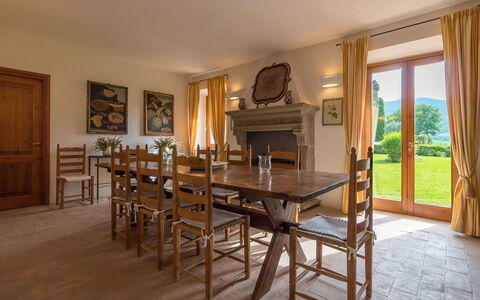 Villa Molinazzo 10: Möbel, Flooring, Tabelle, Holz, Interior Design, Fussboden, Küche & Esszimmer Tisch, Stuhl, Zimmer, Esszimmer