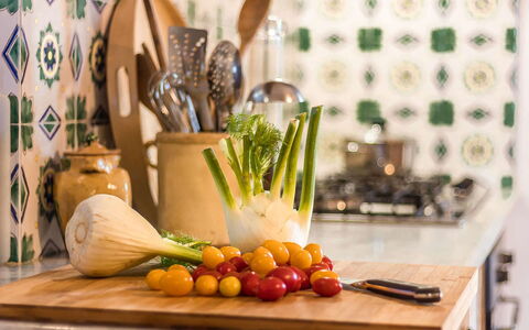 Villa Molinazzo 10: Küche, Geschirr, Countertop, Essen, Servierware, Kochen, Obst, Küchengerät, Natural Foods