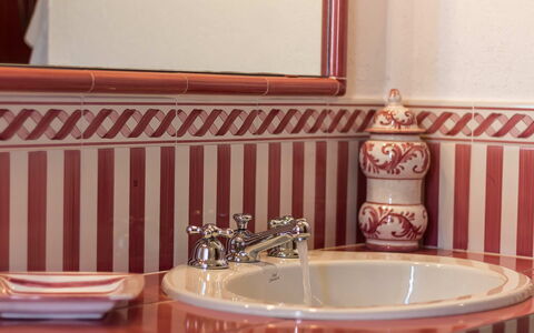 Villa Molinazzo 14: Interior Design, Bad Sink, Armatur, Zapfhahn, Zimmer, Installation, Porzellan, Badezimmer, Fliese, Sinken