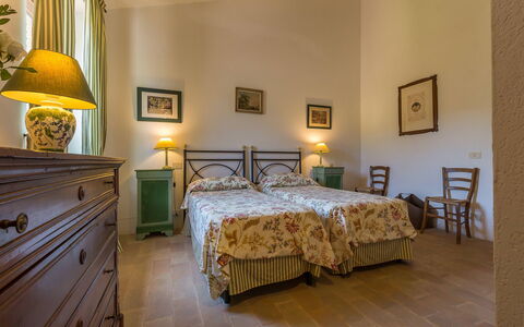 Villa Molinazzo 14: Möbel, Interior Design, Wand, Schlafzimmer, Decke, Bett, Zimmer, Flooring, Bettdecke, Fussboden