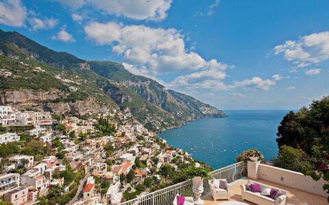 Villa Moresca: Zuhause, Küste, Meer, Wohnung, Resort, Ozean, Ferienort, Balkon, Stuhl, Zimmerpflanze