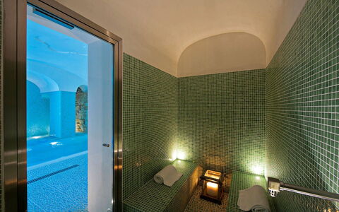 Villa Moresca: Flooring, Fussboden, Verbundwerkstoff, Schwimmbad, Fliese, Decke, Resort, Hotel, Design, Badewanne