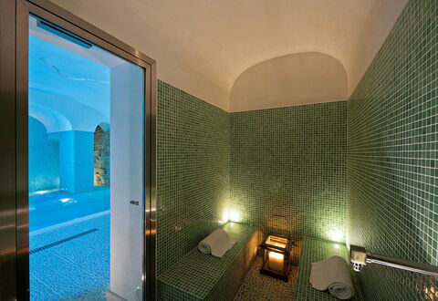 Villa Moresca: Flooring, Fussboden, Verbundwerkstoff, Schwimmbad, Fliese, Decke, Resort, Hotel, Design, Badewanne