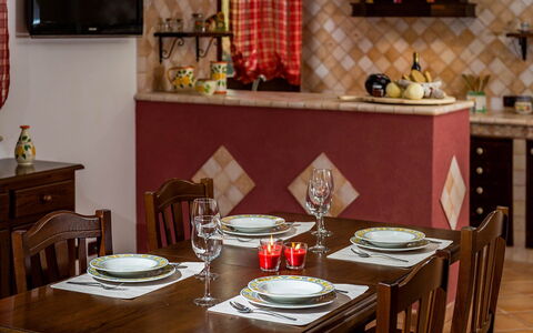 Villa Thyrrenia: Möbel, Interior Design, Flooring, Tabelle, Zimmer, Stuhl, Beleuchtung, Küche & Esszimmer Tisch, Fussboden, Esszimmer