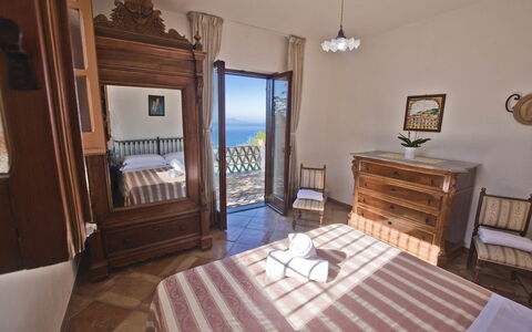Casa 2 Ulivi: Möbel, Meer, Fussboden, Ozean, Wohnung, Schlafzimmer, Küste, Stuhl, Bett, Resort