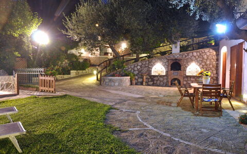 Casa 2 Ulivi: Nacht, Garten, Estate, Resort, Landschaft Beleuchtung, Hazienda, Landscaping, Hinterhof, Garten, Mitternacht