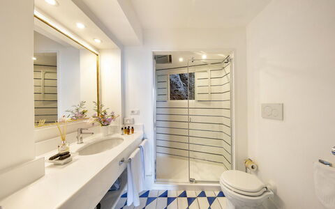 Casa Angels: Badezimmer, Armatur, Interior Design, Flooring, Fussboden, Installation, Zapfhahn, Decke, Sinken, Bad Sink