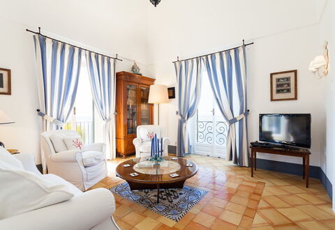 Casa Bellevue: Möbel, Interior Design, Flooring, Fussboden, Wohnzimmer, Stuhl, Zimmer, Decke, Tabelle, Couch