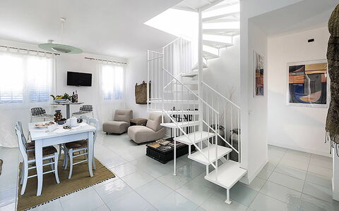Casa Delfino: Interior Design, Flooring, Möbel, Fussboden, Wohnung, Zuhause, Zimmer, Wohnzimmer, Stuhl, Couch