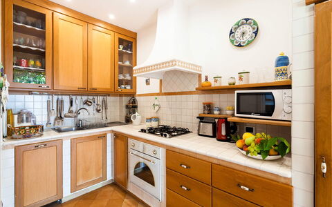 Casa Dorothea 2: Küche, Küchengerät, Countertop, Major Appliance, Cabinetry, Interior Design, Holz, Herd, Haushaltsgerät, Möbel