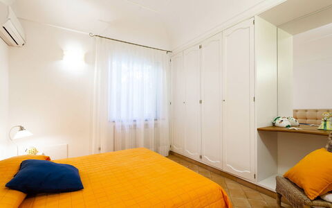 Casa Dorothea 2: Interior Design, Wand, Flooring, Fussboden, Schlafzimmer, Bett, Möbel, Holz, Decke, Gelb