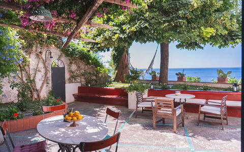 Casa Giardino: Möbel, Tabelle, Meer, Blumentopf, Stuhl, Gartenmöbel, Tisch Im Freien, Schatten, Küste