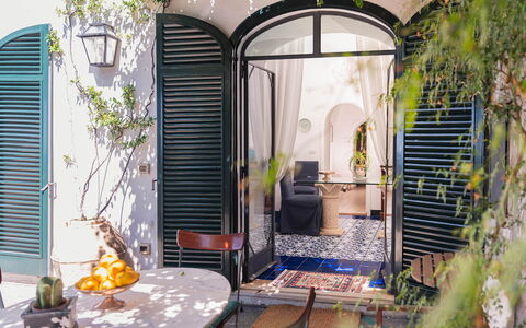 Casa Giardino: Blumentopf, Tür, Bogen, Möbel, Zimmerpflanze, Stuhl, Eisen, Home Door, Gartenmöbel, Balkon