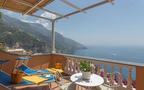 Casa Ivan: Möbel, Resort, Balkon, Stuhl, Meer, Eco Hotel, Gartenmöbel, Gebirge, Blumentopf, Küste