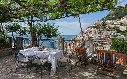 Casa la Sponda: Möbel, Tabelle, Stuhl, Tisch Im Freien, Gartenmöbel, Tischdecke, Blumentopf, Restaurant, Balkon, Zimmerpflanze