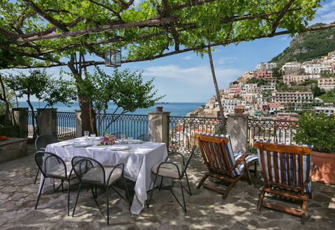 Casa la Sponda: Möbel, Tabelle, Stuhl, Tisch Im Freien, Gartenmöbel, Tischdecke, Blumentopf, Restaurant, Balkon, Zimmerpflanze