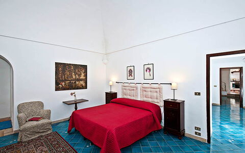 Positano View: Wand, Flooring, Fussboden, Interior Design, Möbel, Decke, Schlafzimmer, Zimmer, Beleuchtung, Bett