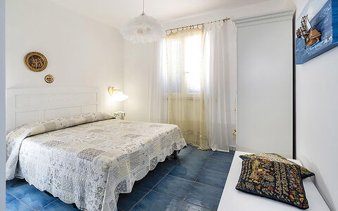 Casa Riccio: Bett, Möbel, Interior Design, Schlafzimmer, Fussboden, Bedding, Flooring, Bettdecke, Zimmer, Decke