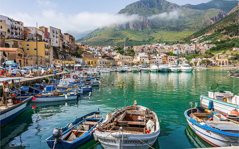 Casa Riccio: Boot, Watercraft, Boote Und Boating - Geräte Und Materialien, Hafen, Yachthafen, Hafen, Touristenattraktion, Meer, Gebirge, Küste