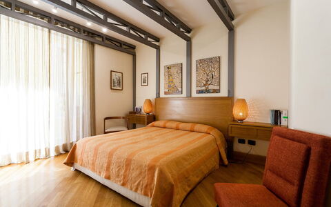 Casa Rossella: Bett, Möbel, Interior Design, Bedding, Schlafzimmer, Bettdecke, Fussboden, Flooring, Zimmer, Holz