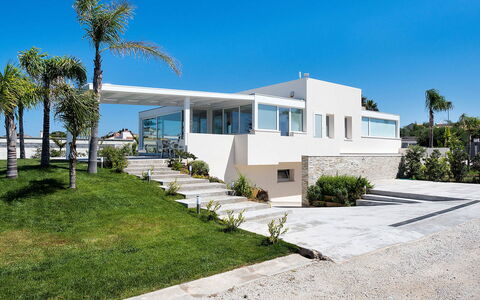 Casa Sunshine: Himmel, Zuhause, Die Architektur, Fassade, Wohngebiet, Estate, Verbundwerkstoff, Schatten, Villa, Villa