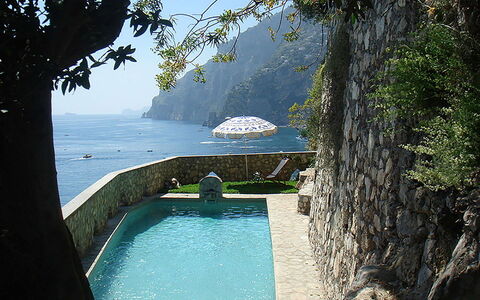 Mansour: Blau, Wasser, Gewässer, Küsten Und Ozeanische Forms, Meer, Küste, Schwimmbad, Freizeit, Ozean, Resort