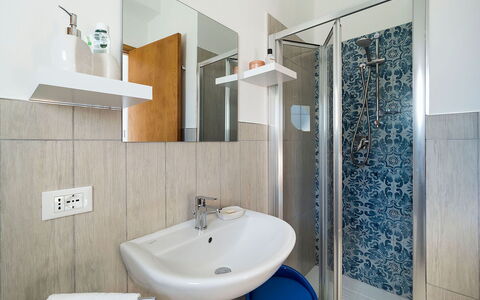 Salt Villa: Flooring, Armatur, Interior Design, Fussboden, Bad Sink, Badezimmer, Sinken, Zapfhahn, Zimmer, Installation