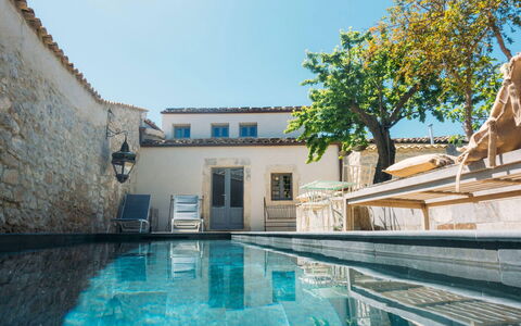 Villa Acreide: Schwimmbad, Hotel