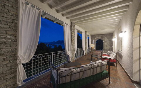 Villa Alina: Möbel, Flooring, Stuhl, Decke, Balkon, Gartenmöbel, Villa, Hotel, Eco Hotel, Armlehne