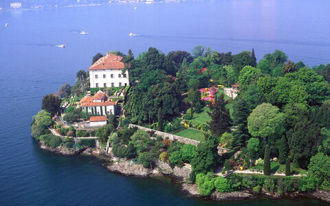 Villa Alina: Wasser, Gewässer, Wasserweg, Küsten Und Ozeanische Forms, Wasserlauf, Bank, See, Küste, Touristenattraktion, Estate