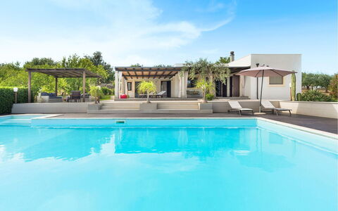 Villa Almond: Schwimmbad, Resort, Gartenmöbel, Eco Hotel, Verbundwerkstoff, Freizeit, Schatten, Estate, Villa, Hof