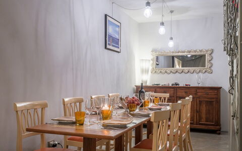 Villa Bastiano: Möbel, Interior Design, Wand, Holz, Tabelle, Flooring, Esszimmer, Beleuchtung, Decke, Textil