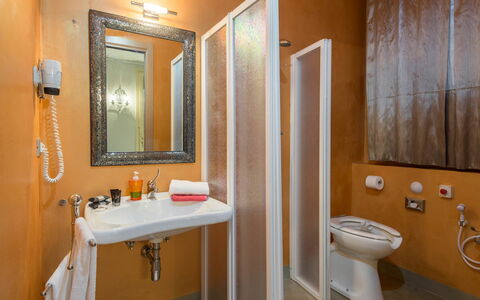 Villa Bastiano: Interior Design, Fussboden, Flooring, Zimmer, Armatur, Decke, Installation, Orange, Linens, Sinken