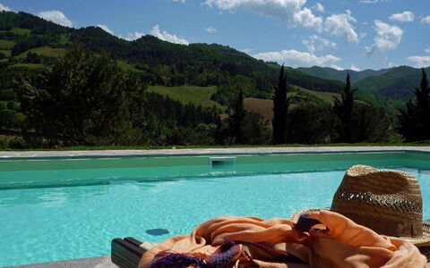 Villa Beatrice: Bergforms, Berg, Hügel, Freizeit, Sommer, Schwimmbad, Gebirge, Erholung, Urlaub, Gartenmöbel