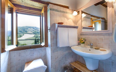 Villa Beatrice: Wand, Hütte, Zimmerpflanze, Blumentopf, Bauernhaus, Villa, Light Fixture, Eco Hotel, Balkon