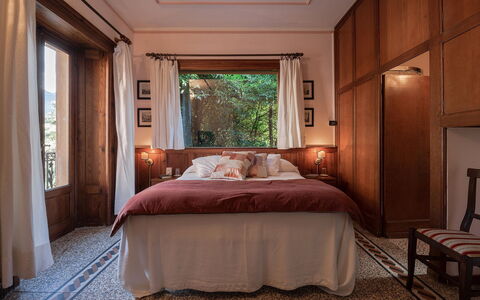 Villa Camilla: Möbel, Bett, Interior Design, Schlafzimmer, Holz, Bettdecke, Bedding, Fussboden, Flooring, Zimmer