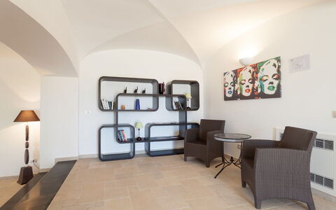 Villa Castore: Interior Design, Möbel, Flooring, Fussboden, Beleuchtung, Decke, Wohnung, Zimmer, Wohnzimmer, Stuhl