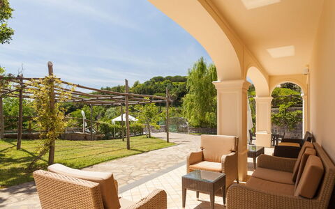 Villa Castore: Gartenmöbel, Schatten, Stuhl, Eco Hotel, Balkon, Veranda, Outdoor Struktur, Villa, Hazienda, Tisch Im Freien