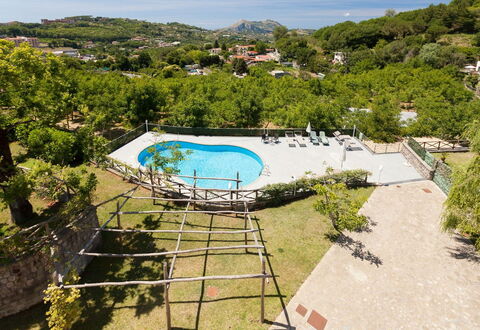 Villa Castore: Schwimmbad, Gartenmöbel, Schatten, Resort, Landscaping, Regenschirm, Eco Hotel, Ferienort, Freizeitzentrum, Hotel