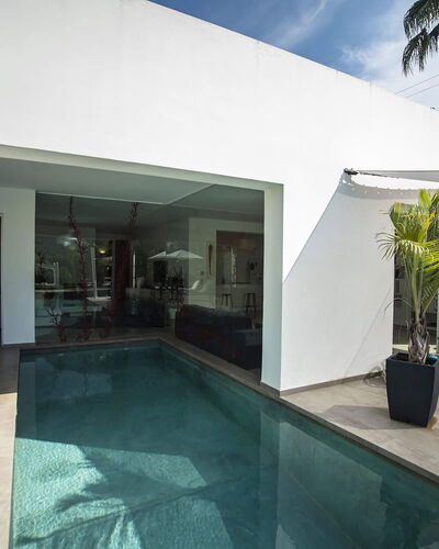 Villa Corallo: Zuhause, Die Architektur, Fussboden, Schatten, Schwimmbad, Stuhl, Resort, Eco Hotel, Zimmerpflanze