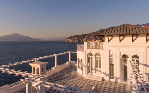 Villa Correale: Die Architektur, Villa, Balkon, Säule, Estate, Villa, Palast, Hazienda