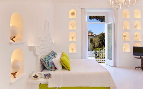 Villa Correale: Interior Design, Möbel, Wand, Decke, Zuhause, Beleuchtung, Flooring, Schlafzimmer, Fussboden, Bett