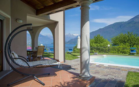 Villa Cremia: Flooring, Möbel, Resort, Säule, Decke, Stuhl, Eco Hotel, Veranda, Schatten, Villa