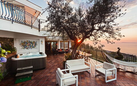 Villa Davide: Resort, Schwimmbad, Balkon, Eco Hotel, Stuhl, Villa, Estate, Gartenmöbel, Hotel, Hazienda