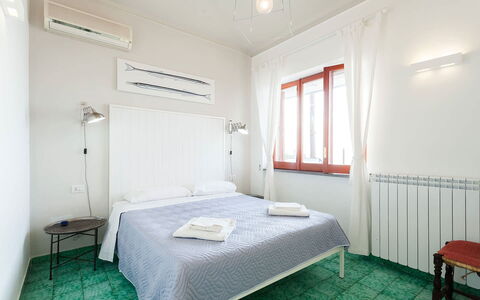 Villa Davide: Interior Design, Fussboden, Flooring, Wohnung, Zuhause, Zimmer, Schlafzimmer, Bett, Decke, Linens