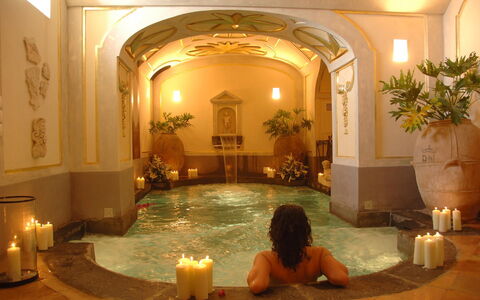 Palazzo Santa Croce: Interior Design, Beleuchtung, Resort, Decke, Light Fixture, Hotel, Hazienda, Water Feature, Schwimmbad, Zimmerpflanze
