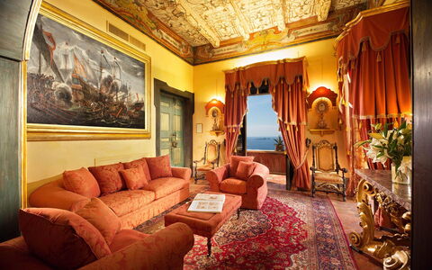 Palazzo Santa Croce: Interior Design, Möbel, Decke, Beleuchtung, Flooring, Fussboden, Zimmer, Couch, Wohnzimmer, Teppich