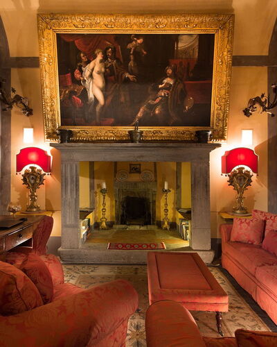 Palazzo Santa Croce: Möbel, Interior Design, Flooring, Decke, Beleuchtung, Fussboden, Bilderrahmen, Light Fixture, Zimmer, Wohnzimmer