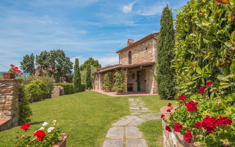 Villa del Colle: Strauch, Haus, Garten, Grundstueck, Zuhause, Hütte, Estate, Bauernhaus, Landscaping