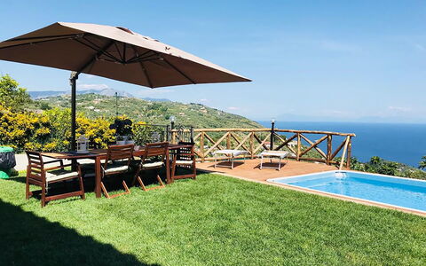 Villa del Saraceno: Regenschirm, Gartenmöbel, Schwimmbad, Möbel, Resort, Freizeit, Eco Hotel, Schatten, Stuhl, Tisch Im Freien